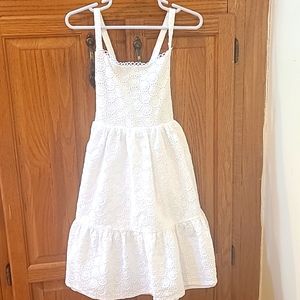 Chabby Chic White Fancy Casual Sleeveless Dress for a Girl Size 6.